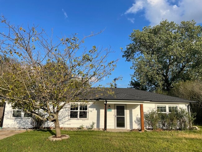 Building Photo - 7303 Carol Dr