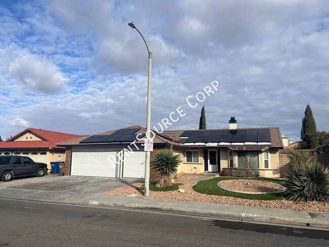 4 Bedroom Pool Home For Rent in West Palmdale - 4 Bedroom Pool Home For Rent in West Palmdale