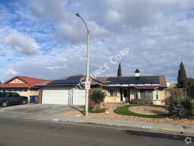 Building Photo - 4 Bedroom Pool Home For Rent in West Palmdale