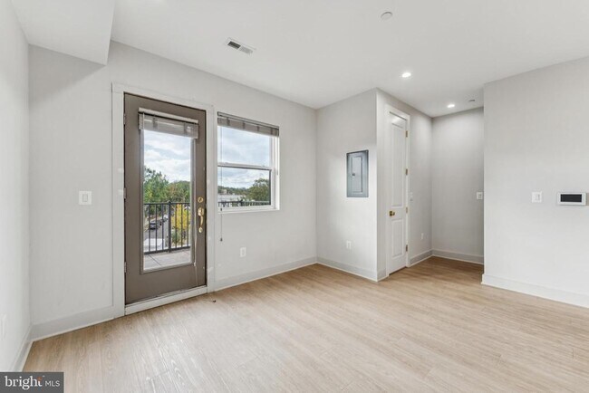 Photo - 3523 14th St NW Unidad 5