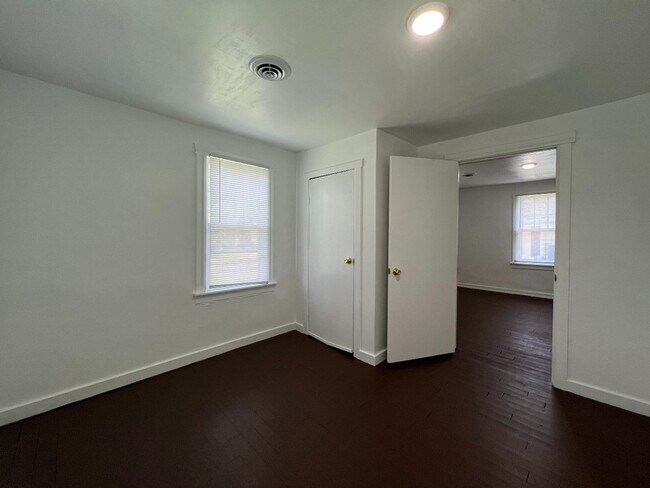 Photo - 2210 E 7th St Unit 3 bed