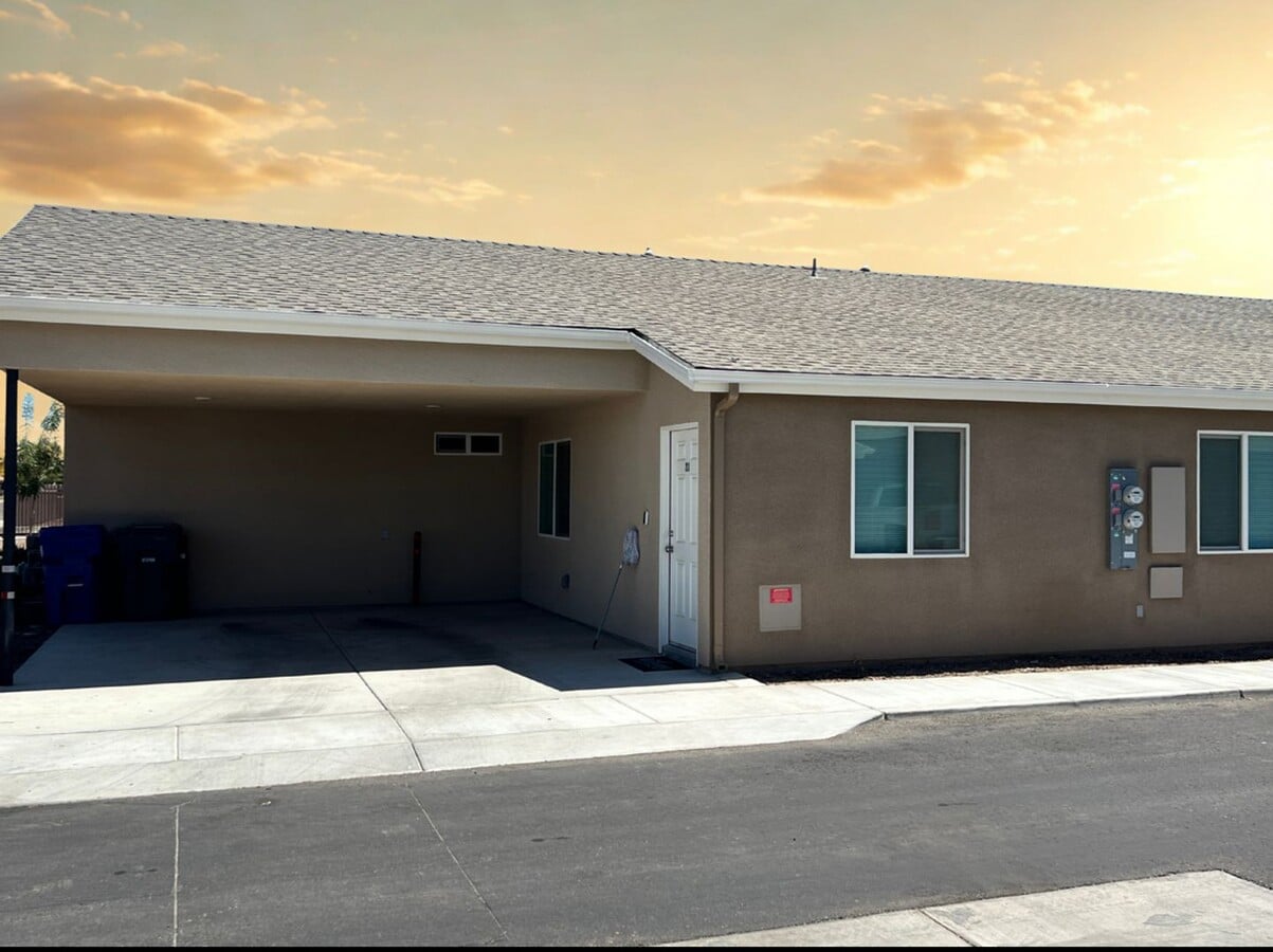 3 Bed/2 Bath apartment with indoor laundry - 3 Bed/2 Bath apartment with indoor laundry
