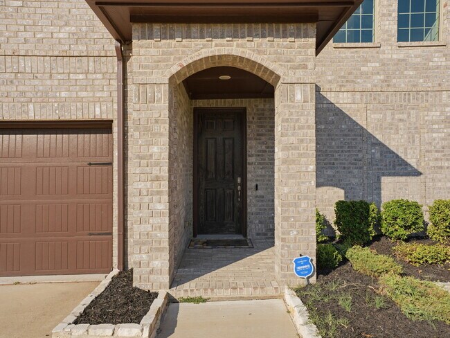 1128 Red Hawk Ln