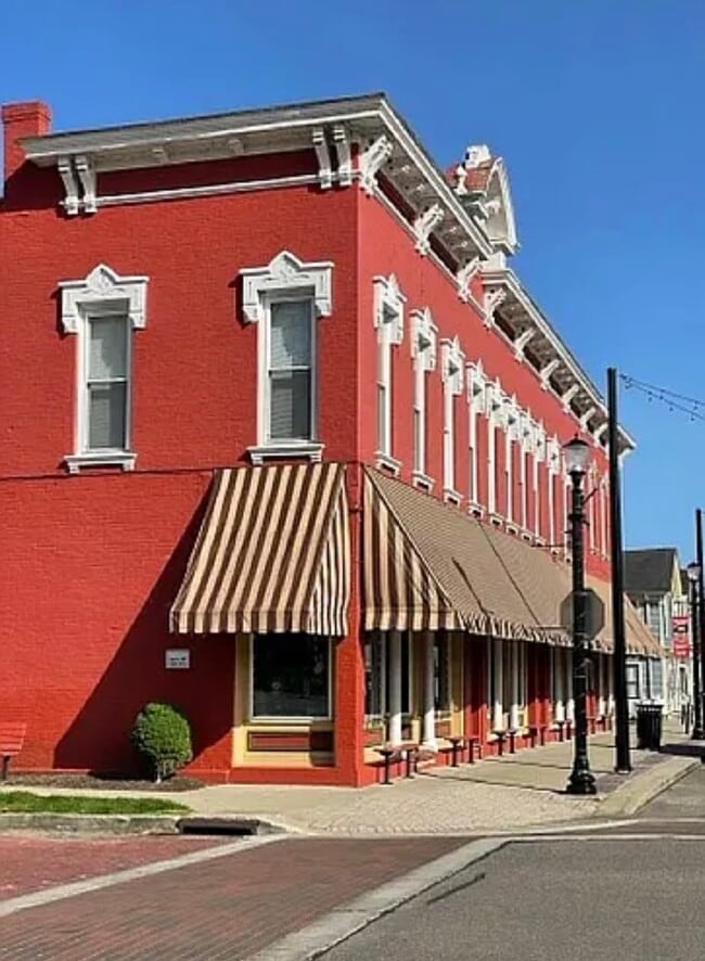 Photo - 140 N Canal St