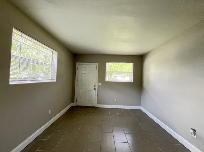 Photo - 1635 Brookview Dr S Unidad 1635 Brookview Drive S