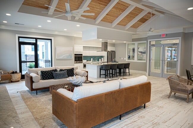 Relájate en la casa club de Hawthorne at Smith Creek - Hawthorne at Smith Creek