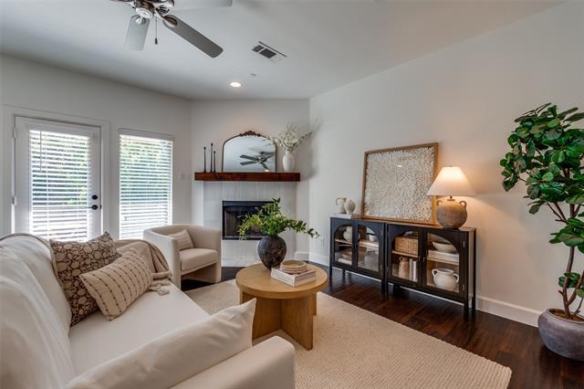 Photo - 5830 Oram St