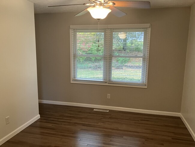 dining room - 144 Brentwood Dr