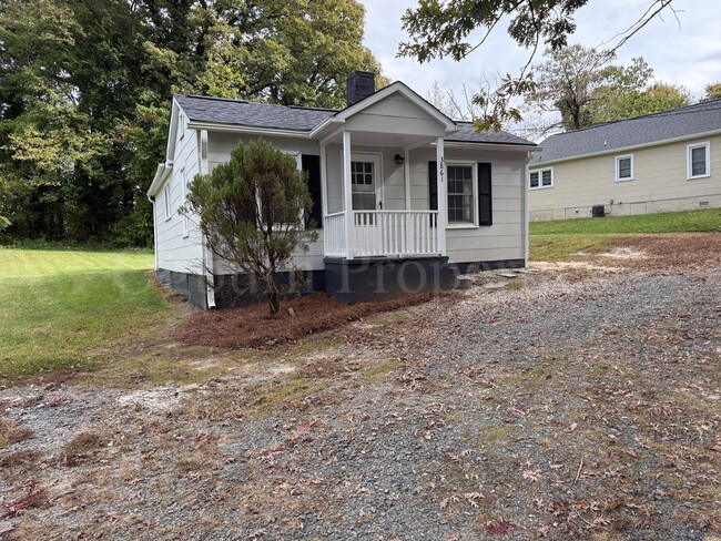 Building Photo - 3861 Leo St