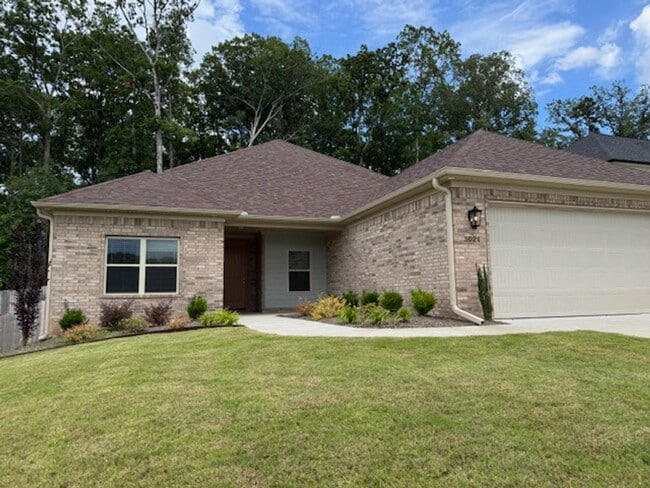 Building Photo - 5021 Springwood Cir