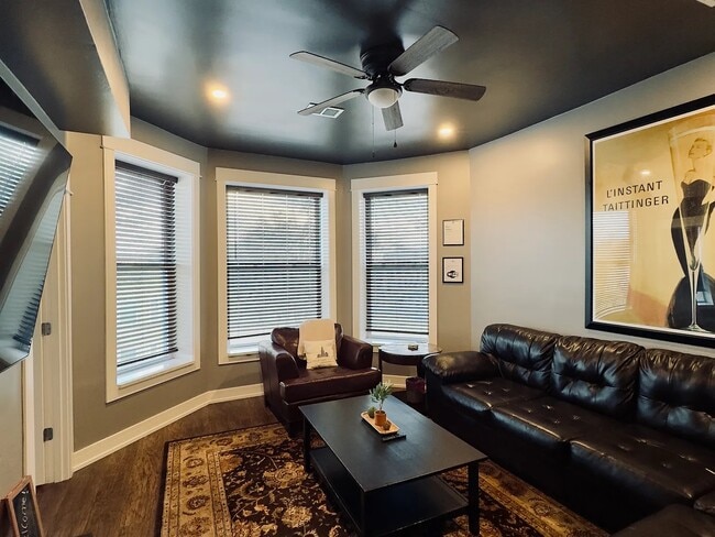 Building Photo - 1428 S Central Park Ave Unit 3