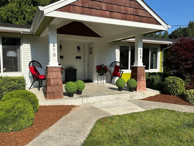Photo - 808 Garrison St NE