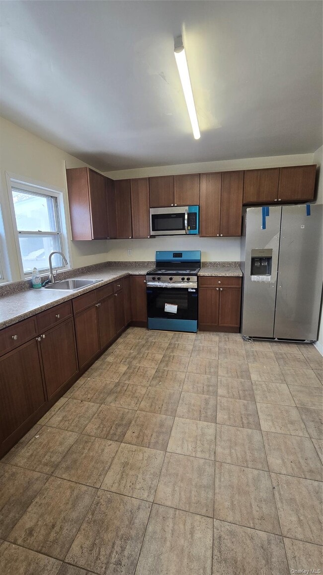 Building Photo - 641 S 5th Ave Unit 1st Floor