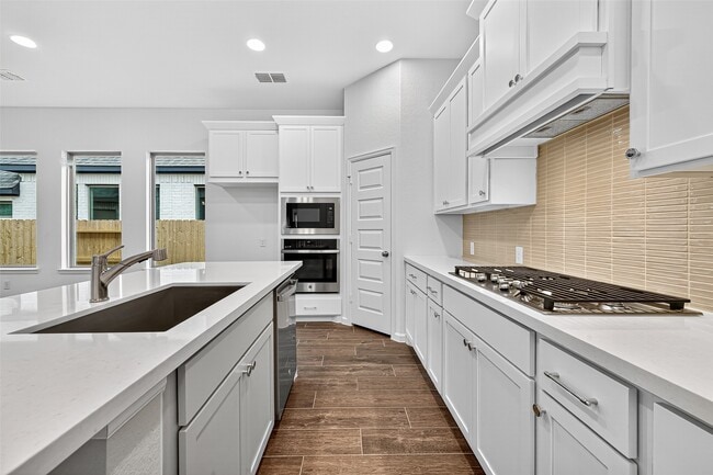 Building Photo - 407 Big Pne Trl