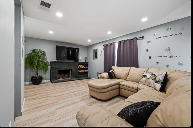 Photo - 325 Falcon Dr