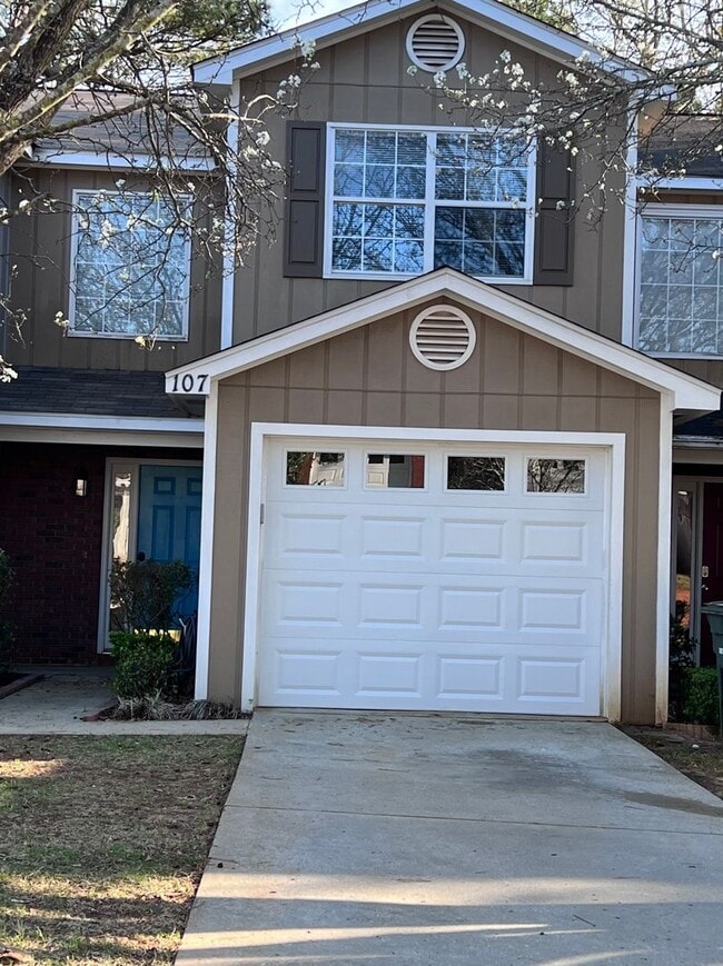 Briarwood West!! LVP In Living Room!! - Briarwood West!!  LVP In Living Room!! Townhome
