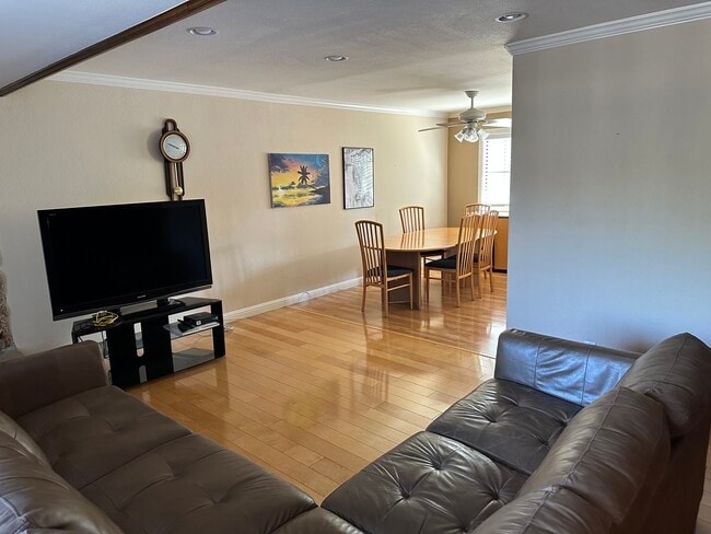 Photo - 119 Dot Ave
