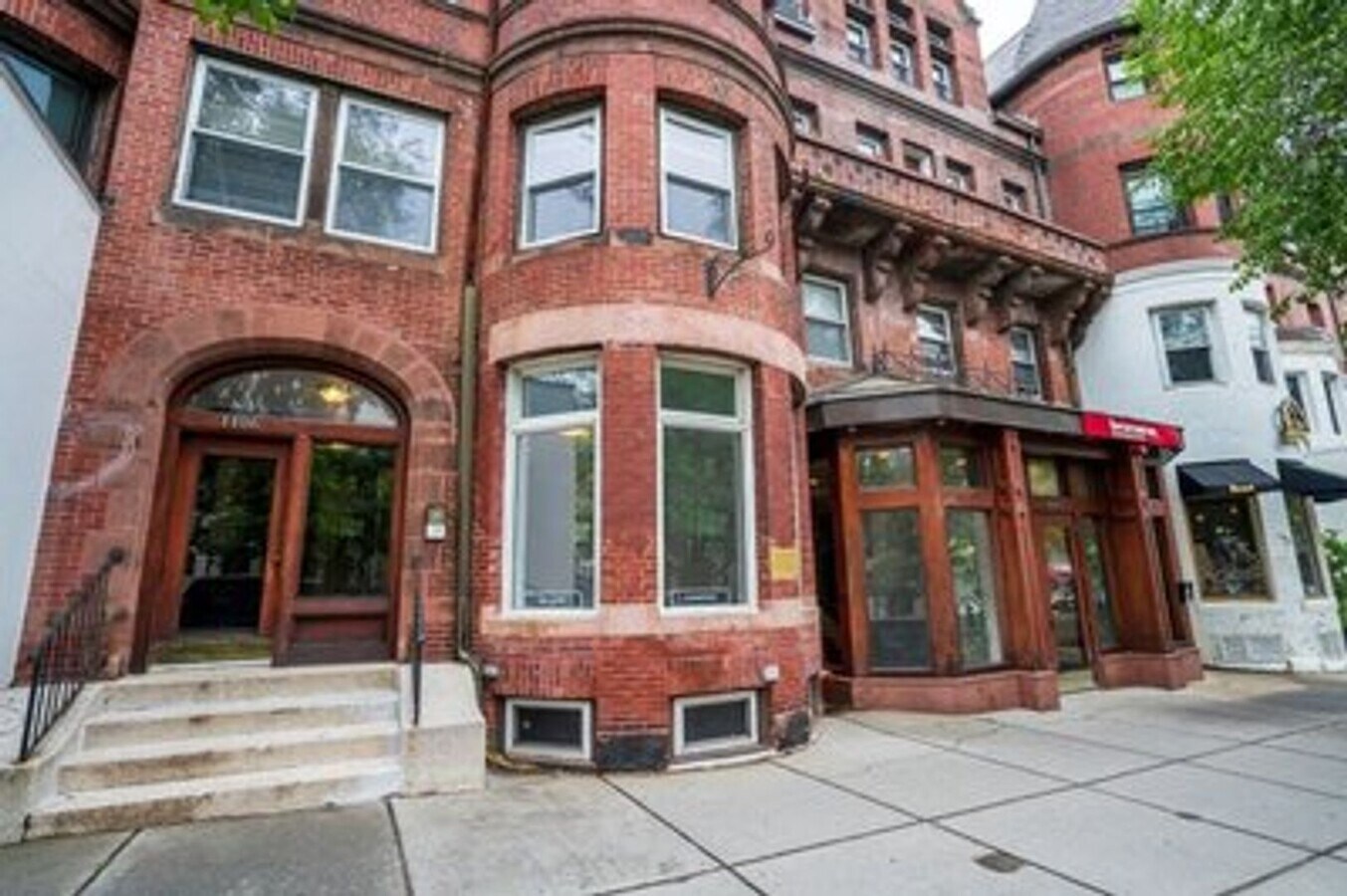 Renovated 3BR Duplex with Private Deck, Central Air & In-Unit Laundry - Renovated 3BR Duplex with Private Deck, Central Air & In-Unit Laundry