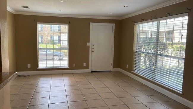 Building Photo - 2201 Fountain View Dr Unit 3 Rental