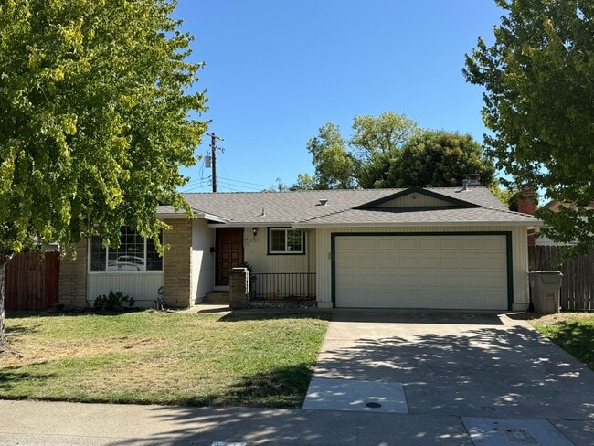 Building Photo - Adorable 4/2 With GREAT Backyard. Gardene... Rental