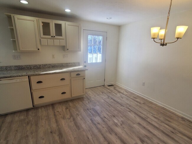 Photo - 112 Front St Unit 0