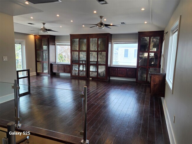 Photo - 102 E 5th St