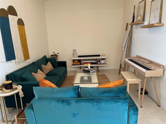 Photo - 8175 NW 104th Ave Unidad 33