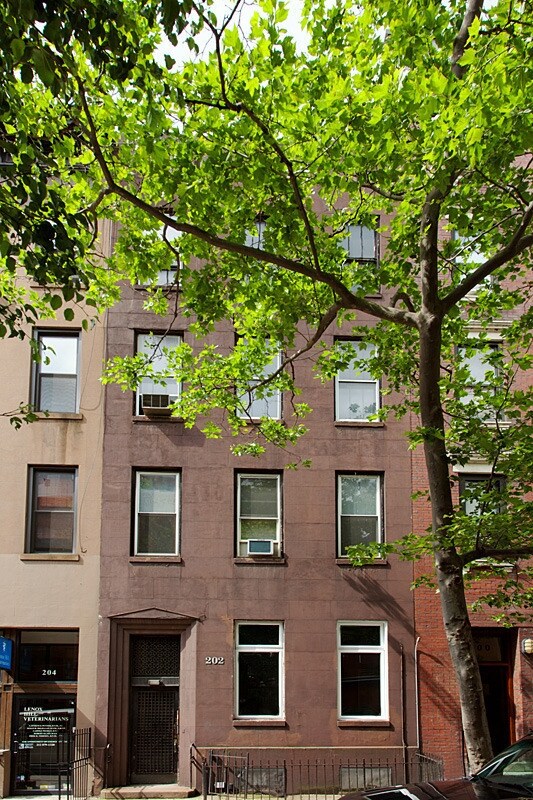 Photo - 202 E 76th St