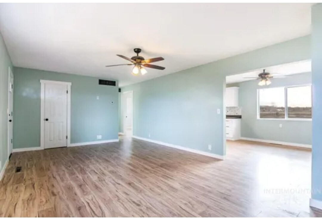 Photo - 1707 Baker Ln