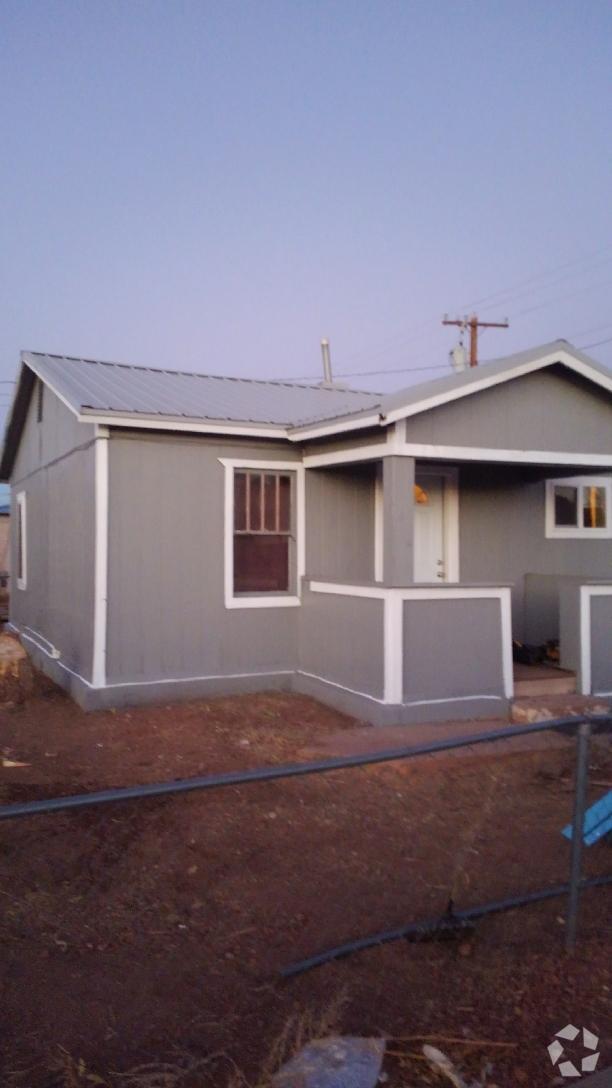 Building Photo - 210 E Cherry St Rental