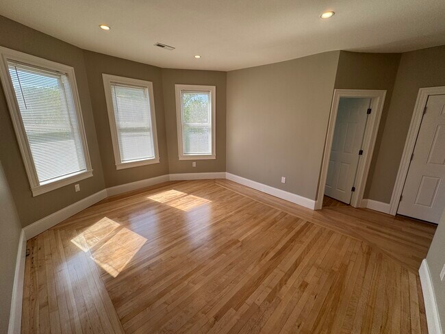 Building Photo - 29 Cameron Ave Unit 3