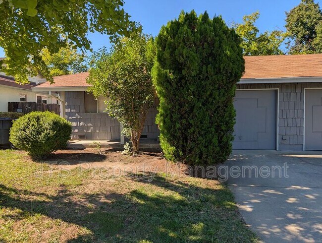 Building Photo - 1335 Topaz Way