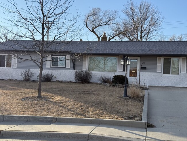 Building Photo - 259 E Oakland St