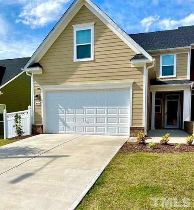 Townhome with Fenced Yard & 2 Car Garage!! - Townhome with Fenced Yard & 2 Car Garage!!