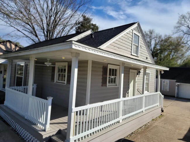 Building Photo - 2515 Gladys St Rental