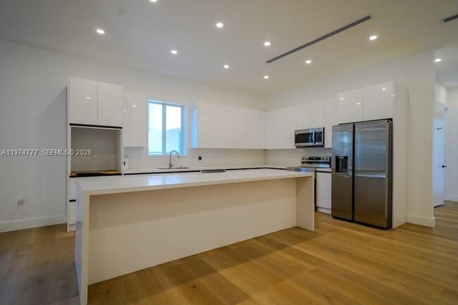 Photo - 112 NW 24th Ct