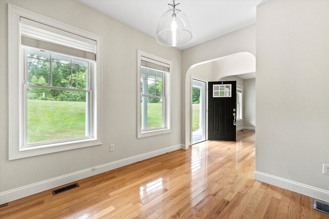 Photo - 30 Daylily Ln