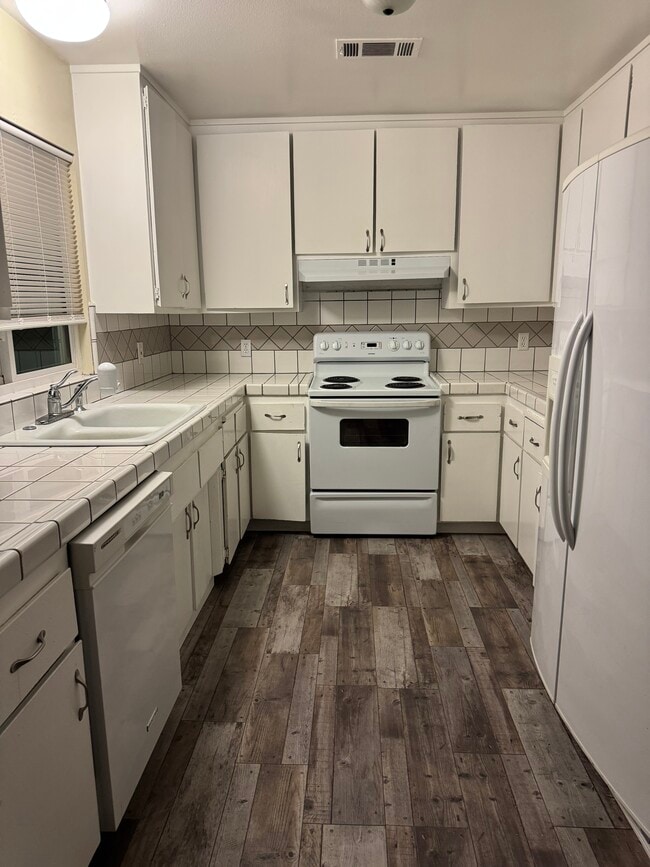 Photo - 13806 Red Hill Pl