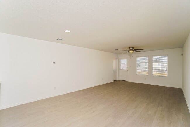 Photo - 544 Roquefort St