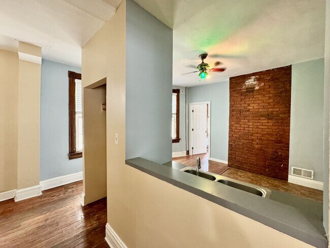 Photo - 4 Bed/2 bath UC Rental On Victor + Parking Only $695/person ($2780/mo)!