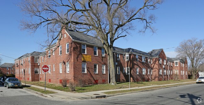 Photo - 15-35 Elk St