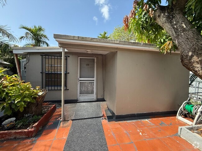 Building Photo - 1870 NW 16th Ter Unit Rear Rental