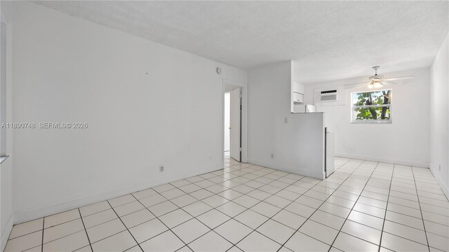 Photo - 400 SE 31st St Unit 3