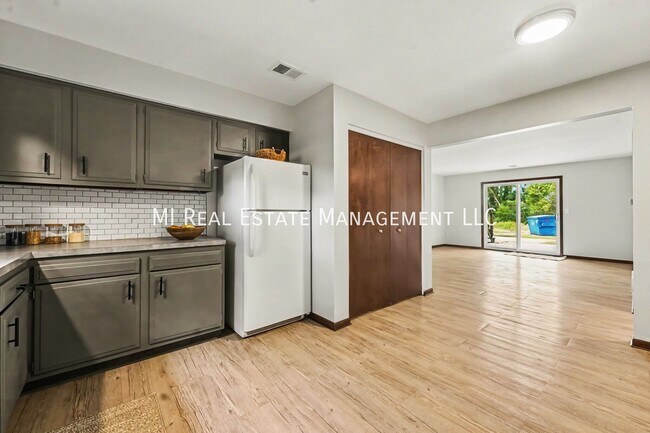 2068 Andrew St SE