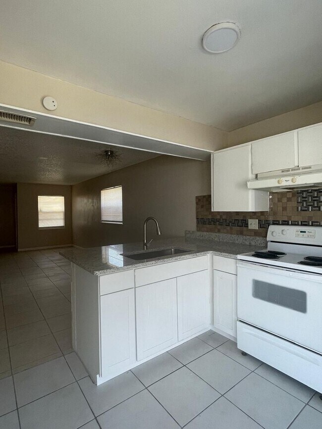 2221 Leo Dr Unit 2221 B