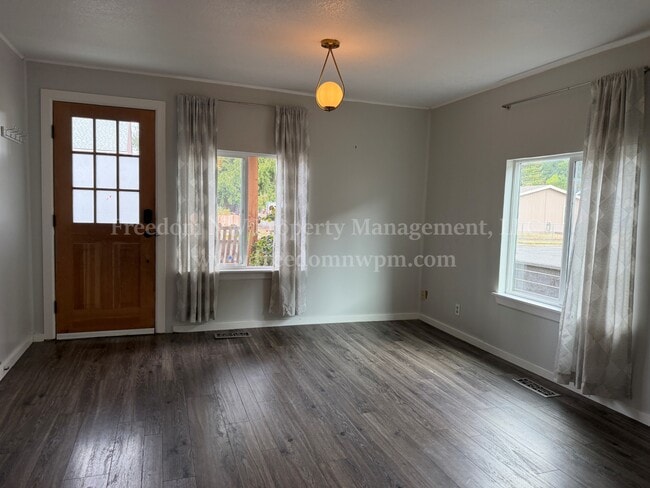 Photo - 320 E Main St