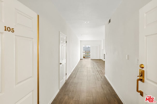 Photo - 1800 Butler Ave Unidad 105