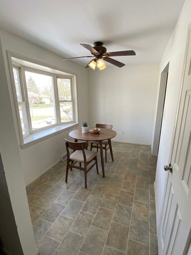 Photo - Townhouse - 2 bed + 2.5 bathrooms