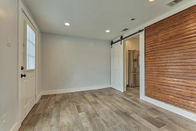 Photo - 711 Granberry St