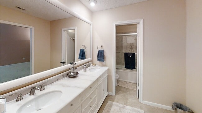 Building Photo - 1970 Augusta Dr